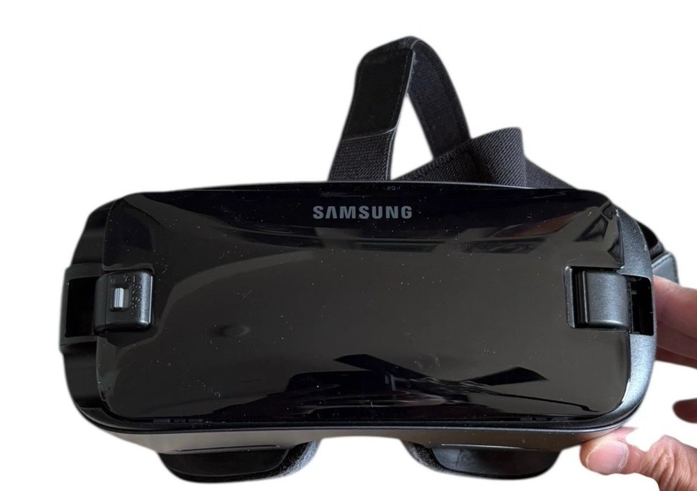 Samsung Galaxy Gear VR Oculus Virtual Reality Headset Only