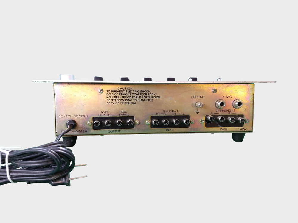 Numark Studio Master Control Center DM-1100 - powers on