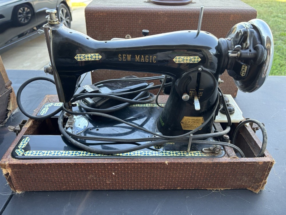Sew Magic De Luxe sewing machine