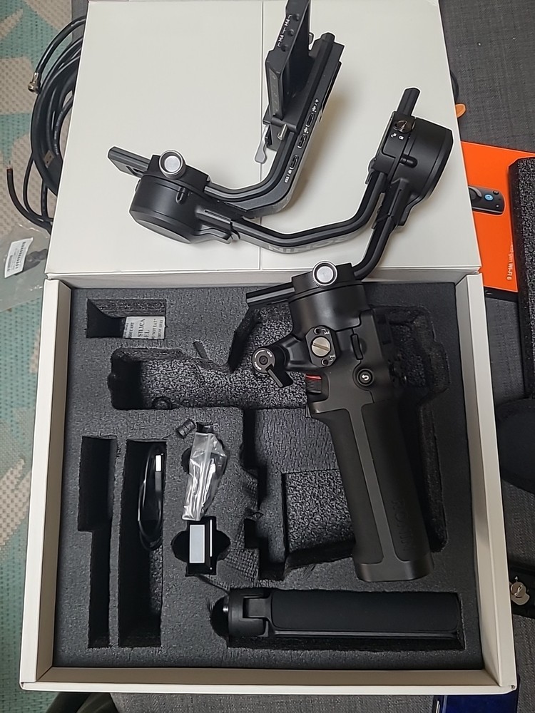DJI RSC 2 Gimbal Stabilizer Pro Combo