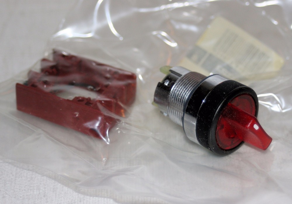 GENERAL ELECTRIC P9CSLD0R SELECTOR SWITCH RED