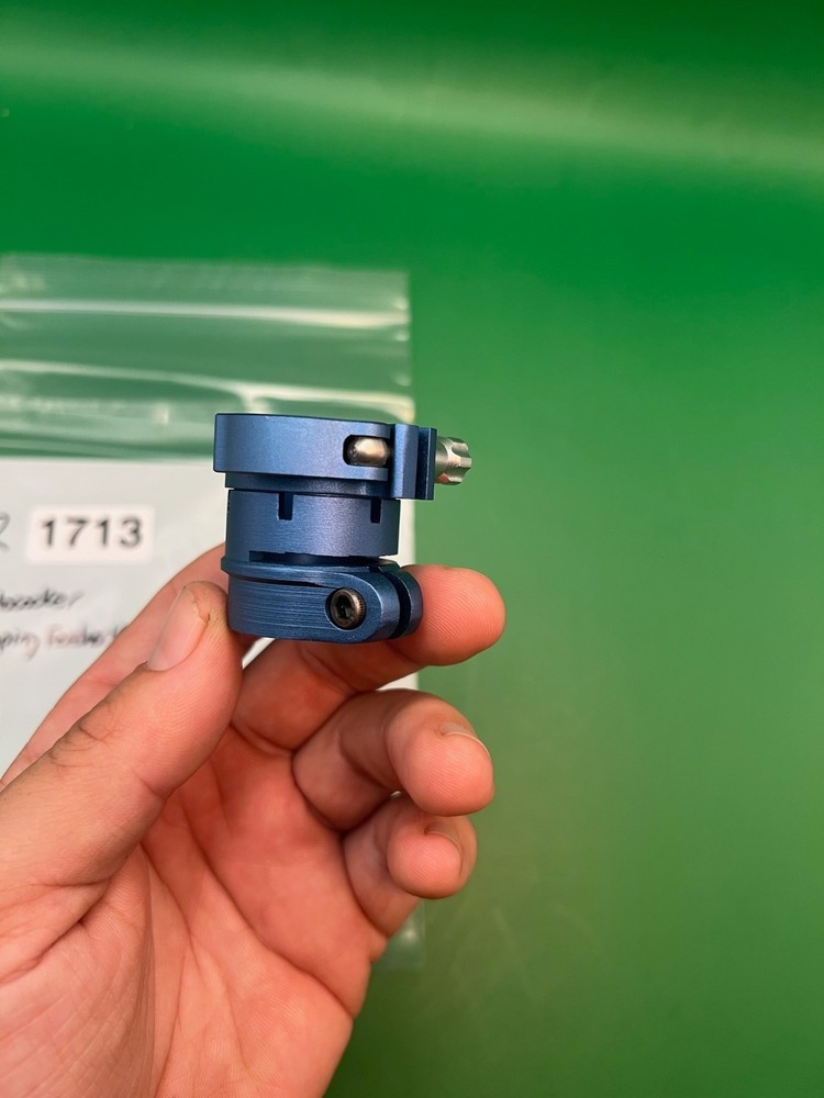 Autococker Clamping Feedneck