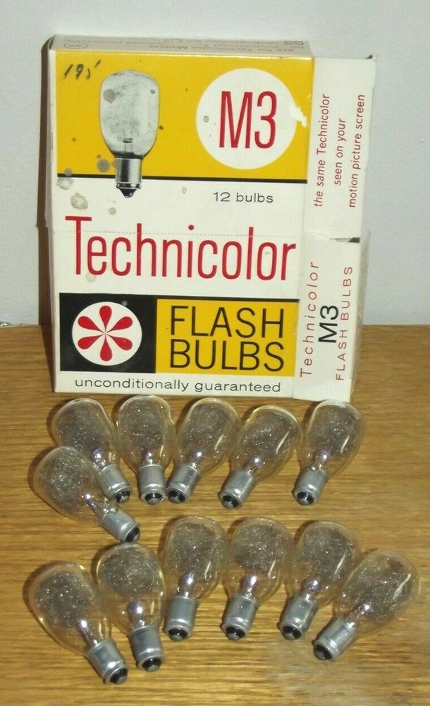 Vintage Technicolor M3 Box of 12 Flashbulbs Camera Flash Bulbs B56