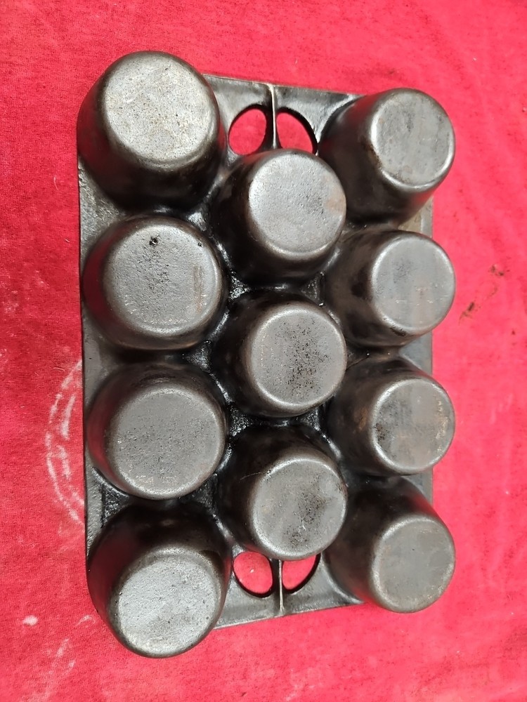 Cast Iron Muffin/Cupcake/Pop Over Pan No 10