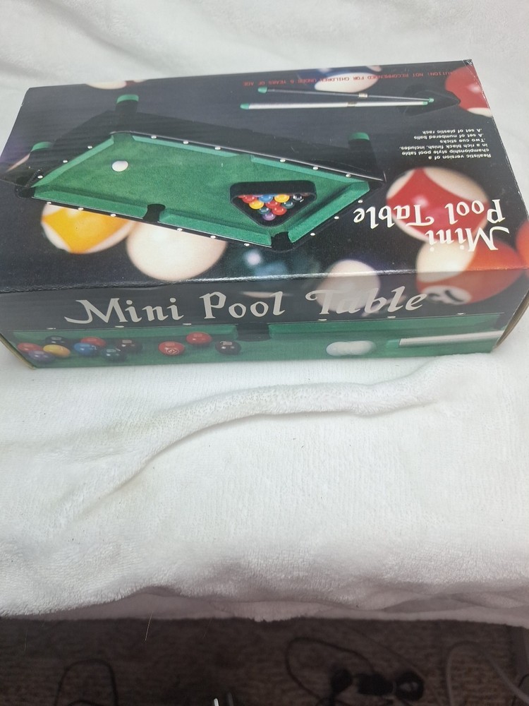 Desktop MINI POOL TABLE World Showcase Gift Collection Open Box Great Condition