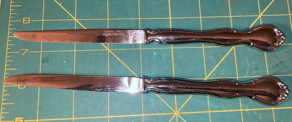 2 Carvel Hall Stainless Steel Renaissance patterned knives