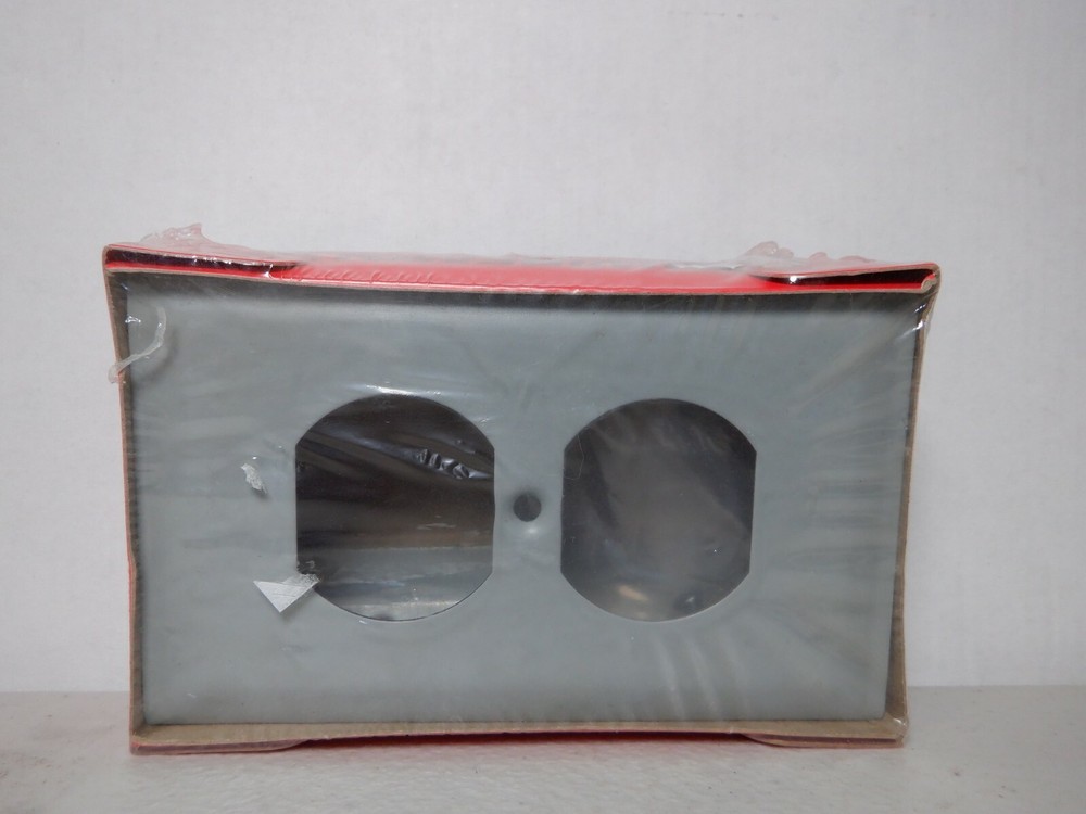 Wiremold G3043BE, Duplex Receptacle, Gray