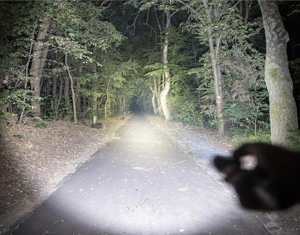 Metal LED Flashlight Torch 1165 With Adjustable Focus Zoom + Battery