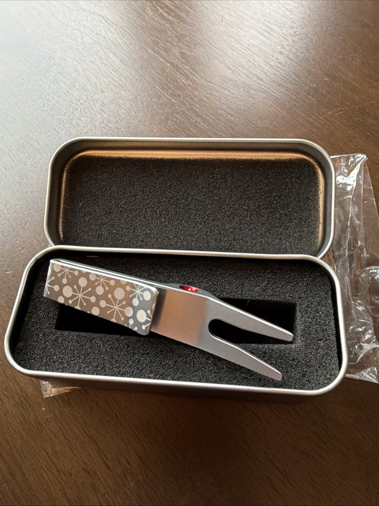 SCOTTY CAMERON Clip Pivot Tool - Holiday - Light Gray