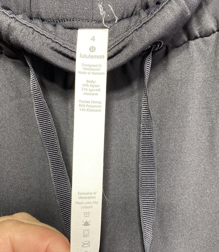 Lululemon Cropped Yoga 4 Drawstring Black Pants EUC
