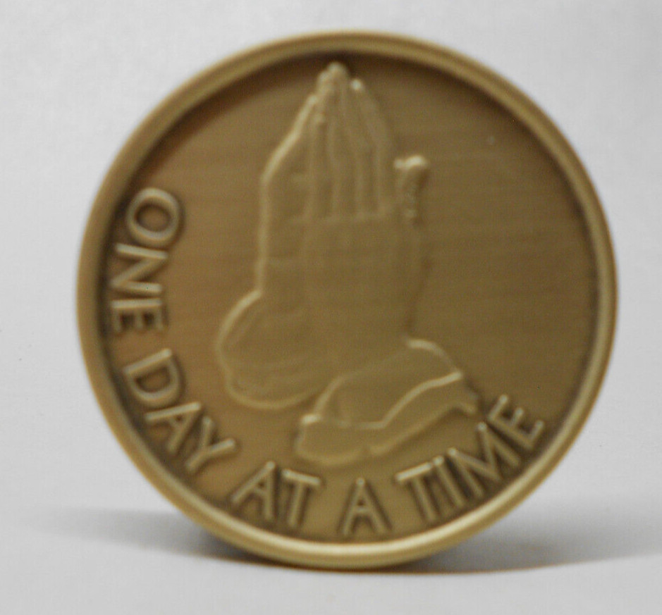 MEDALLION - SOBRIETY- PRAYING HANDS-SERENITY PRAYER- BRONZE
