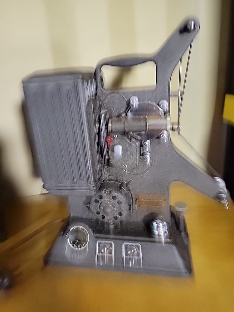 ANTIQUE KEYSTONE MODEL R-8, 8MM PROJECTOR