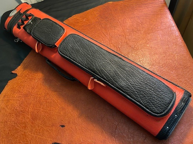 Gil Castillo CUE CASE 4x7 Genuine Leather, Fire Red/Black.