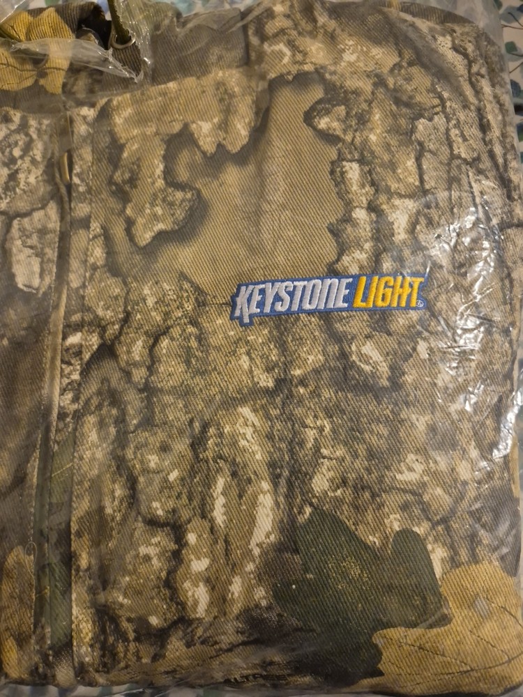 Realtree Keystone Light  Hunting Jacket (Large) Brand New