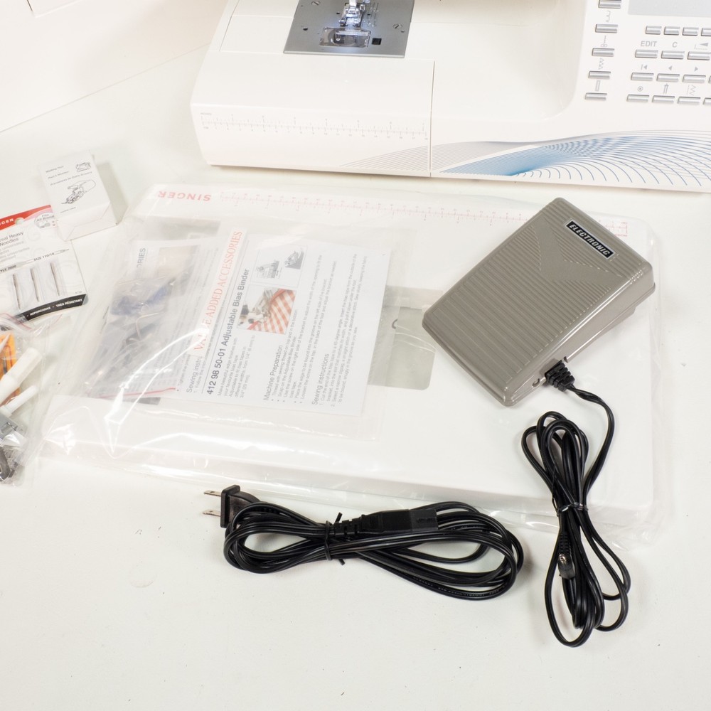 SINGER Quantum Stylist 9960 Computerized Sewing & Quilting Machine W/ Extension