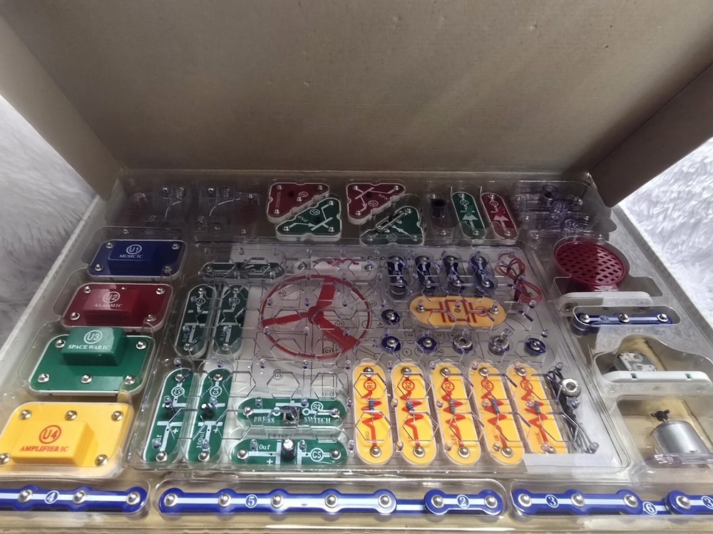 Elenco Snap Circuits SC300 Electronics Kit