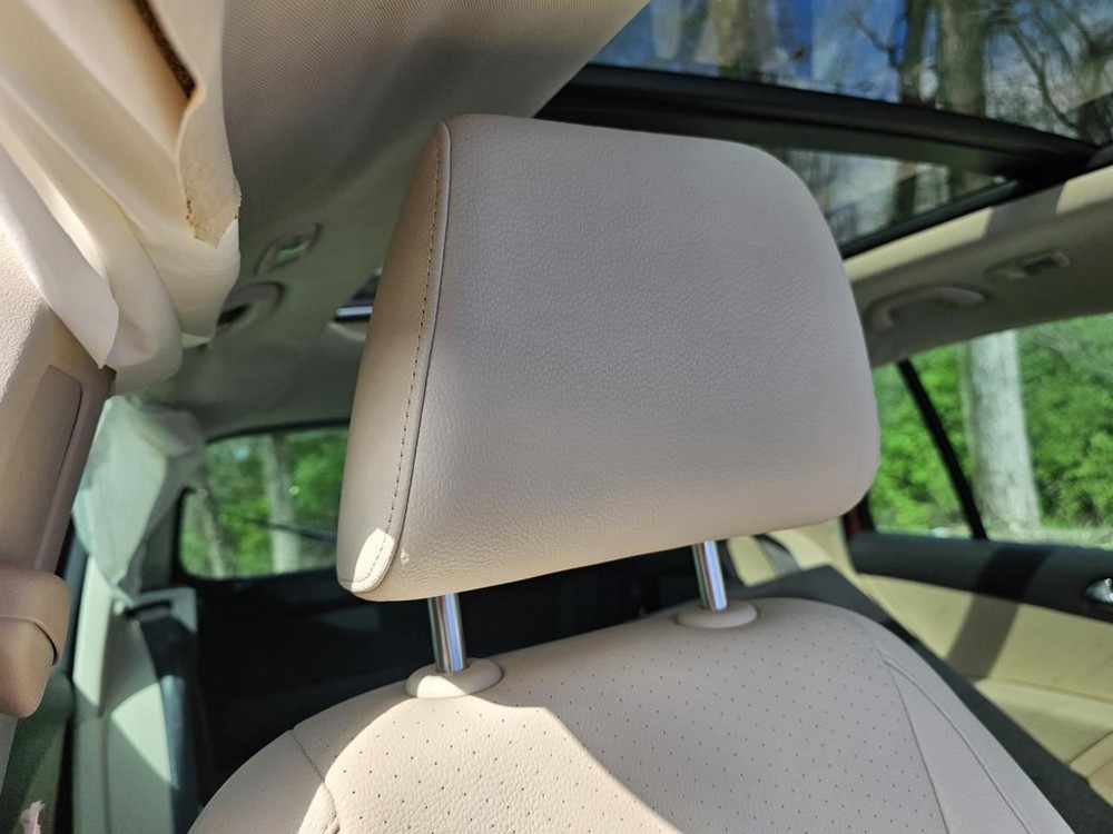 TIGUAN    2010 Headrest 2456034