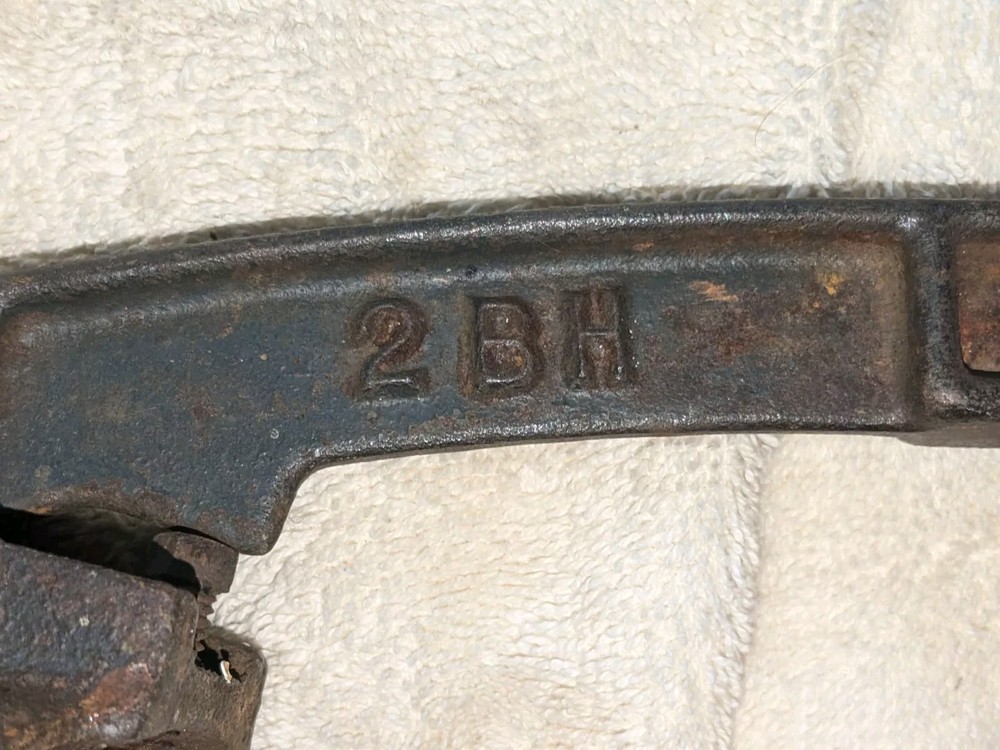 ANTIQUE Vintage 2BH / 2BA CAST IRON PUMP HANDLE and "Cap"