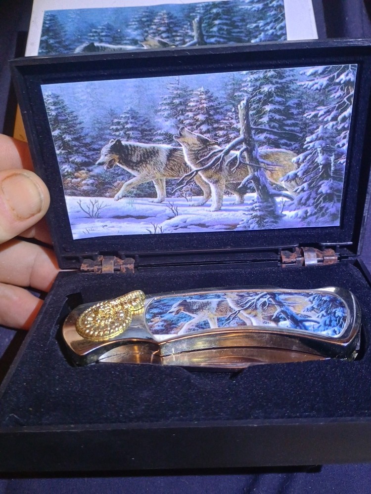 AMERICAN - single blade KNIFE - Wolf Scene - with BOX