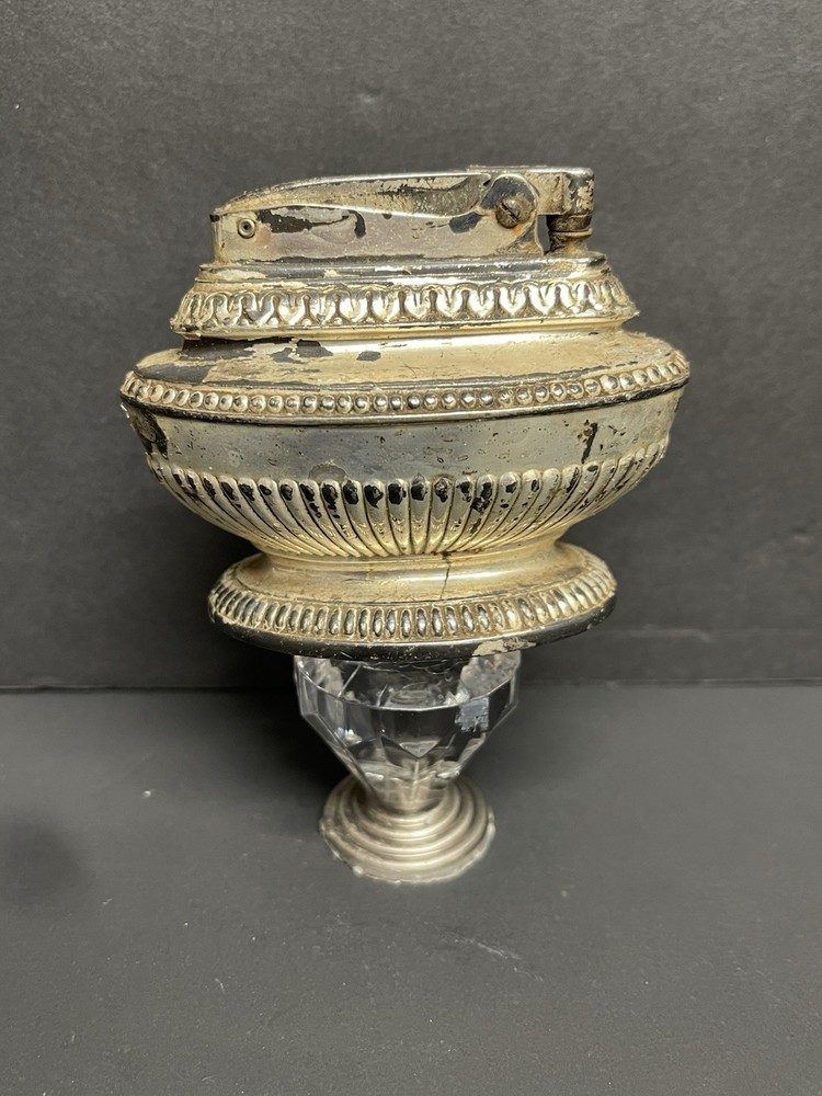 Vintage Ronson Queen Annie Table Lighter