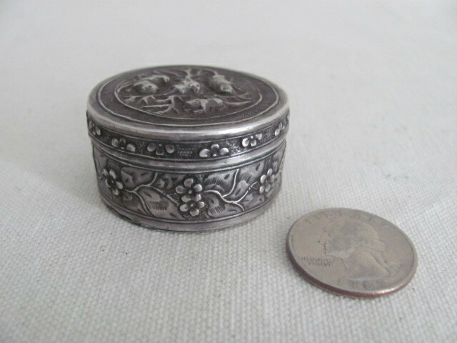 Antique Chinese Export Silver Repoussed Round Box / Container