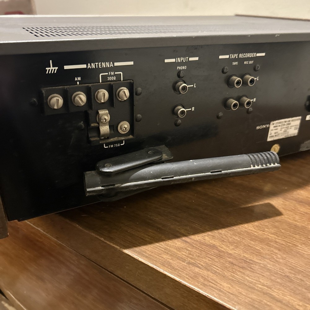 Sony FM Stereo/ FM-AM Receiver Str-2800 -Powers On - Untested