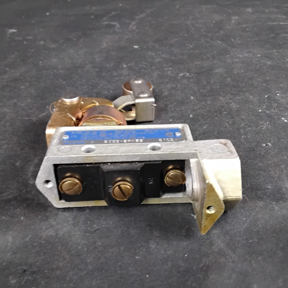 HONEYWELL MICROSWITCH BZE6-2RN28 LIMIT SWITCH ($30 OBO)