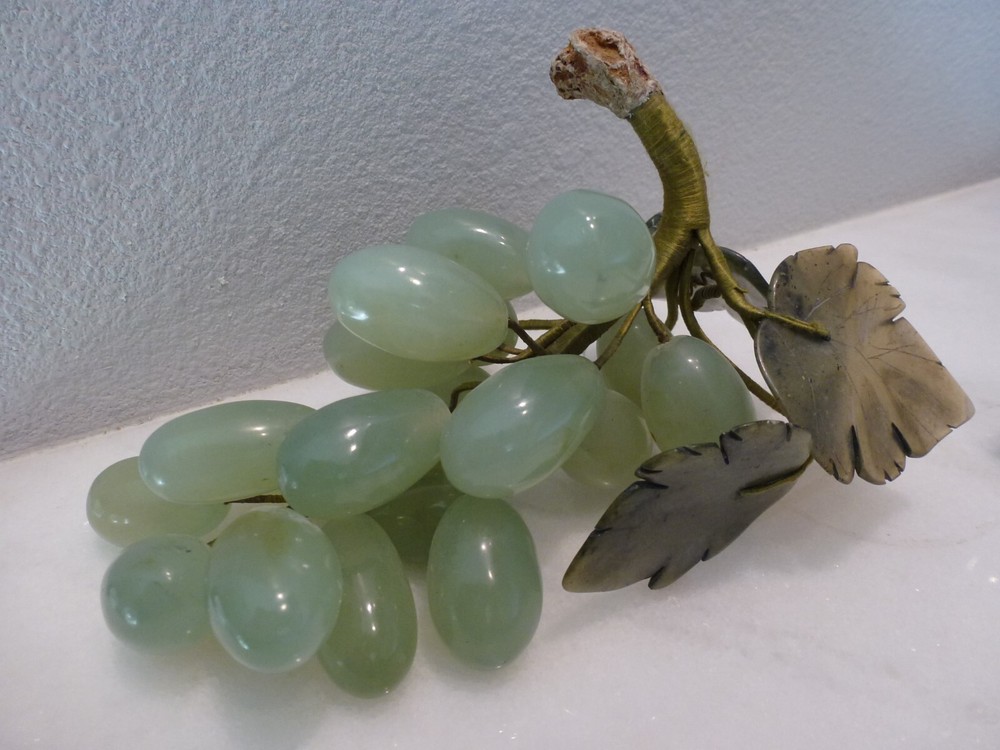 VINTAGE CHINESE CELADON MARBLE JADE JADEITE AGATE STONE GRAPES