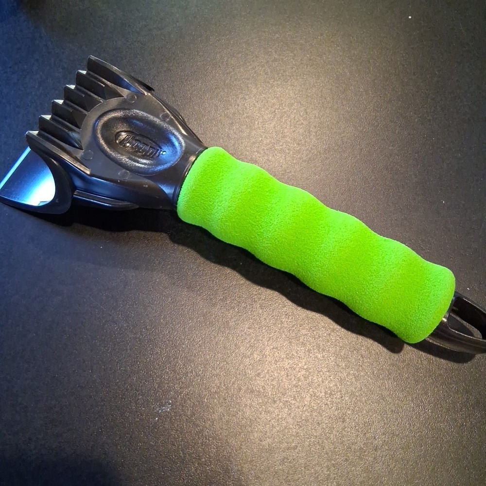 Hoppy Snow SubZero 13014 10" Car Windshield Ice Scraper Chisel Grip Green Black