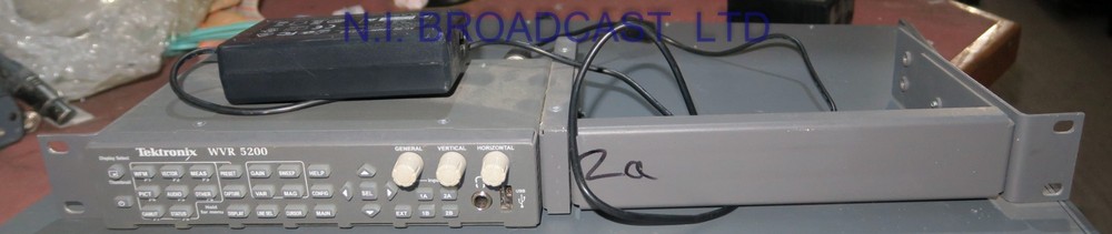 Tektronix wvr5200 waveform vector scope in 1half rack. (rasterizer, DVI output)