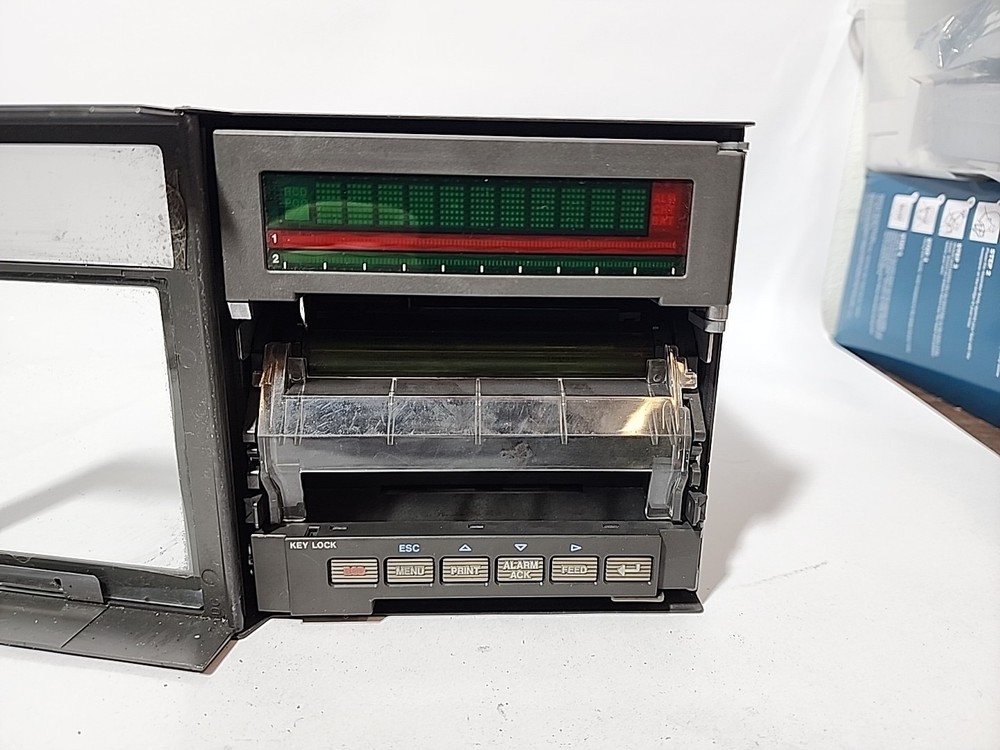 Yokogawa 436002, uR1000 Chart Recorder E2
