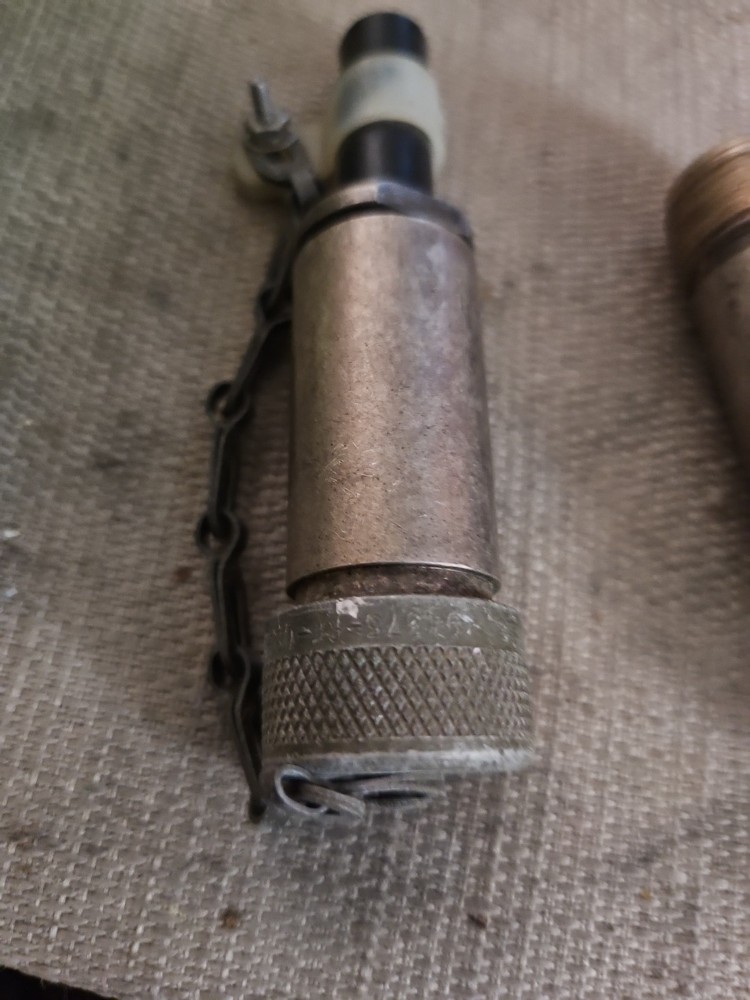 2 U.S. Navy Hand Projector MK4 Flares