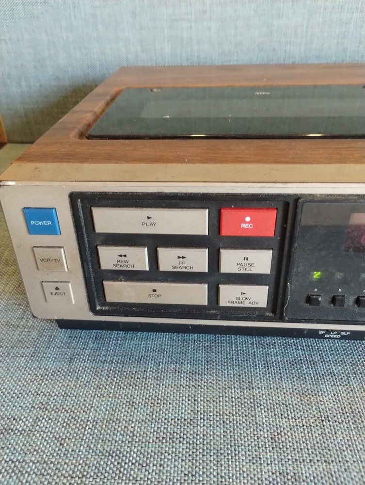 Quasar VH5041XW Video Cassette Rec. Top Load -Powers On - Untested