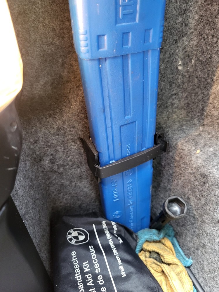 BMW E46 COUPE/SALOON HAZARD TRIANGLE RETAINING BRACKET/CLAMP