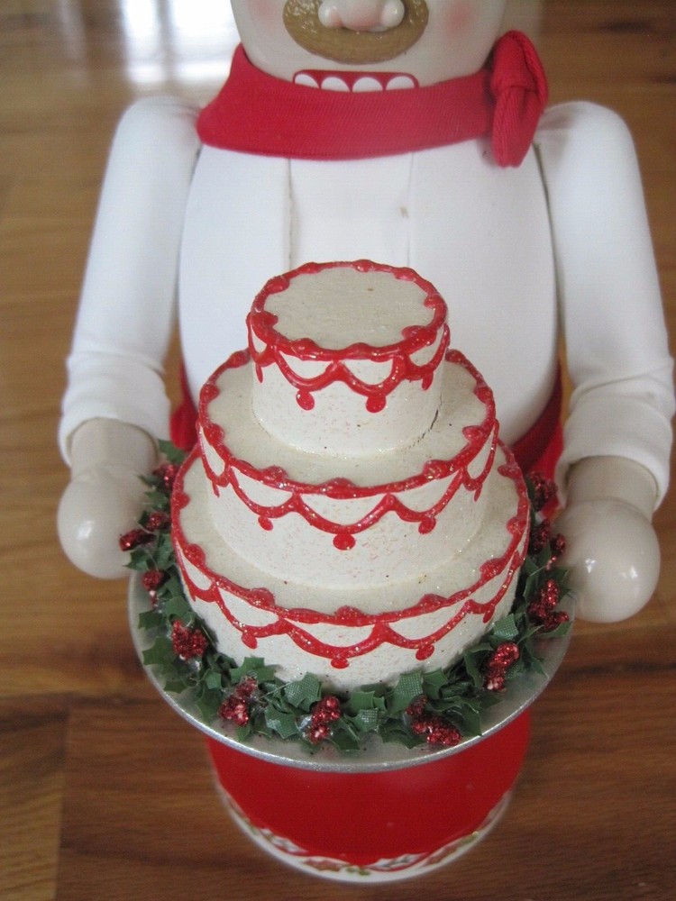 Nutcracker Village 2005 Baker 14" No Box