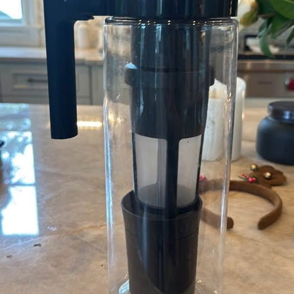 Takeya tea and cold brew coffee maker pitcher Flash Chill