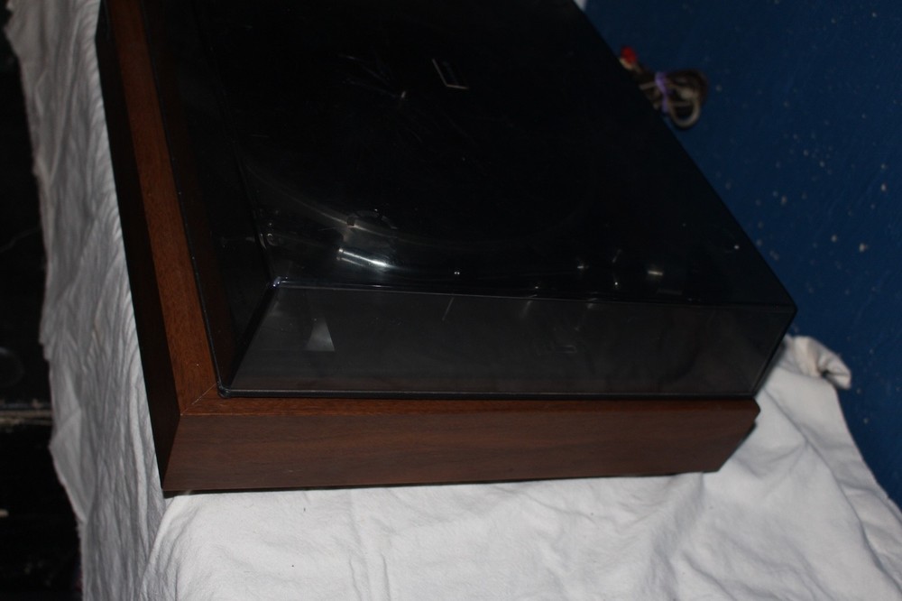 Sanyo TP-1800 Turntable - Missing 1 hinge