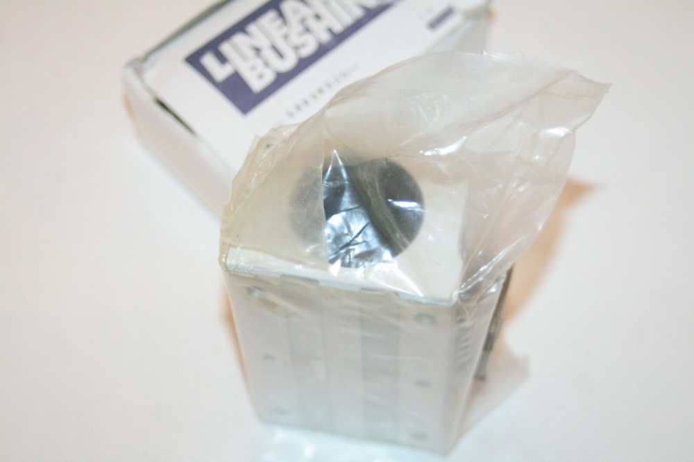 MISUMI LHBBWN30 LINEAR BUSHING BLOCK * NEW *
