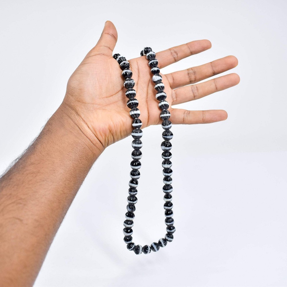 Dog Tooth Ruffle Black Trade Beads