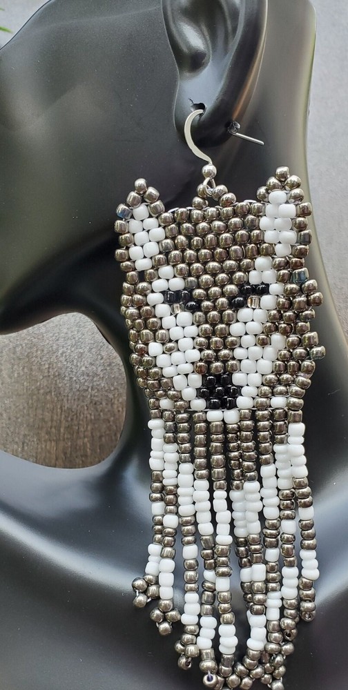 Wolf earrings-wildlife - wolf beaded earring-