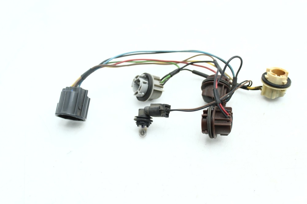 2006-2009 LAND RANGE ROVER REAR TAIL LIGHT BULB SOCKET WIRE HARNESS H2404