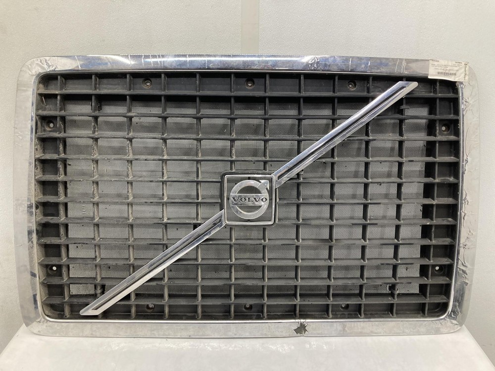 2003-2017 Volvo VNL Grille - Used