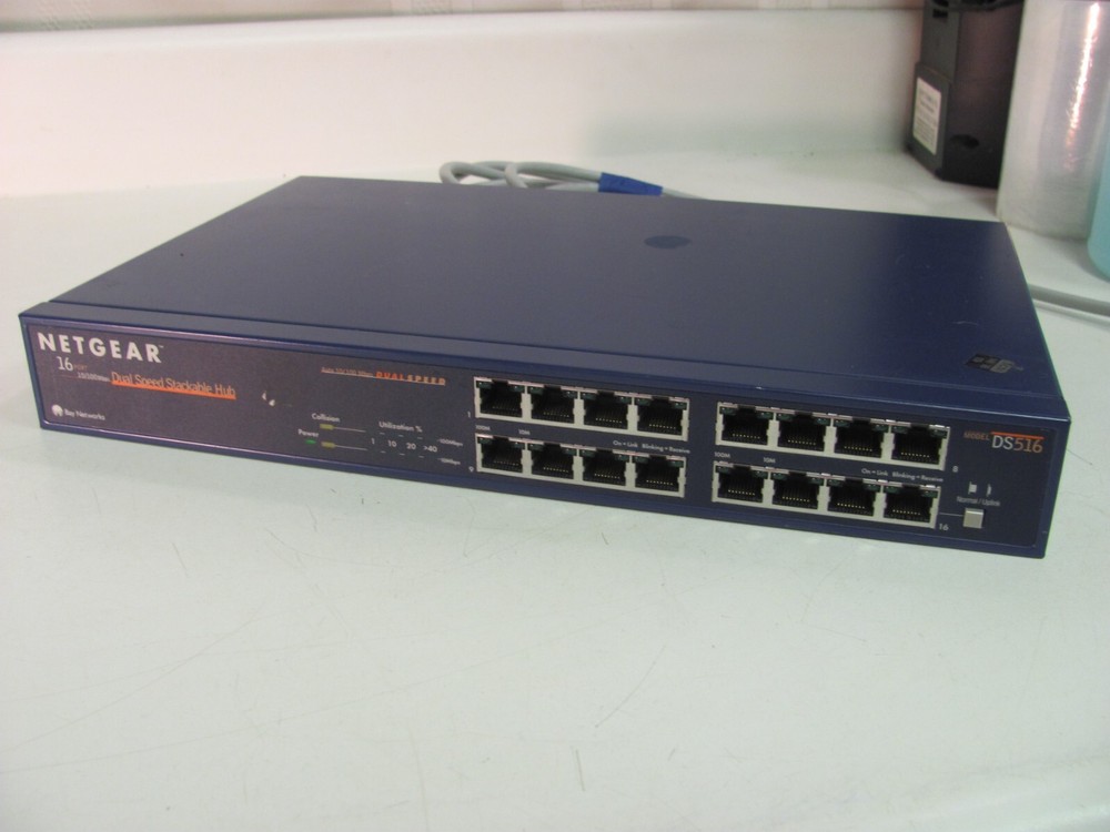 Netgear 16 port Dual Speed Stackable Hub, Model DS516