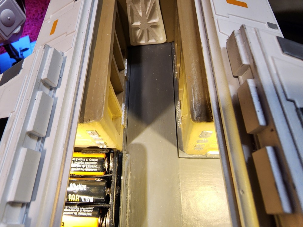 Space: 1999 Eagle 2 Lit Model With Complete Lab Interior, SOUND EFFECTS!!!!!!!!