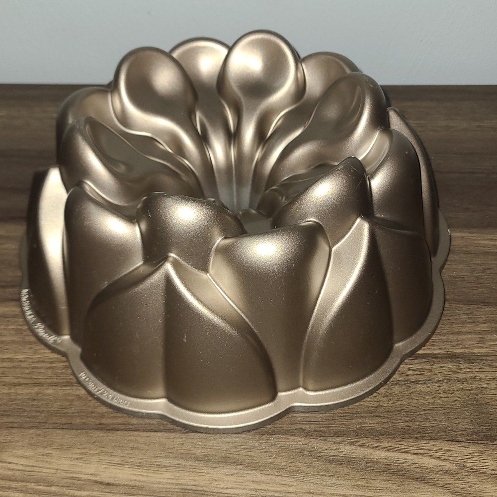 Nordic Ware Magnolia Bundt Pan EUC