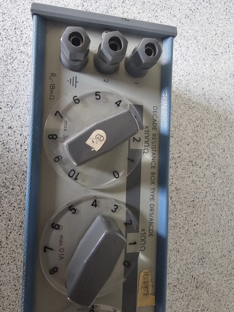 Danbridge precision Resistance decade box 0 - 11 kOhm