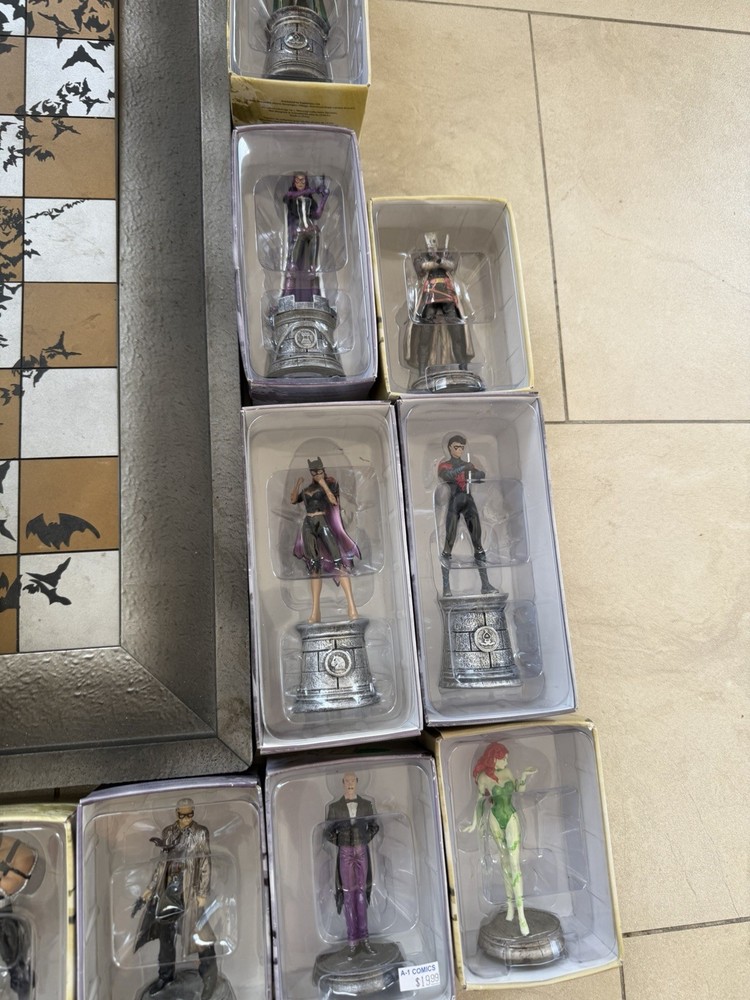 Eaglemoss DC Batman Chess Set Board Magazines Collection Near Complete.