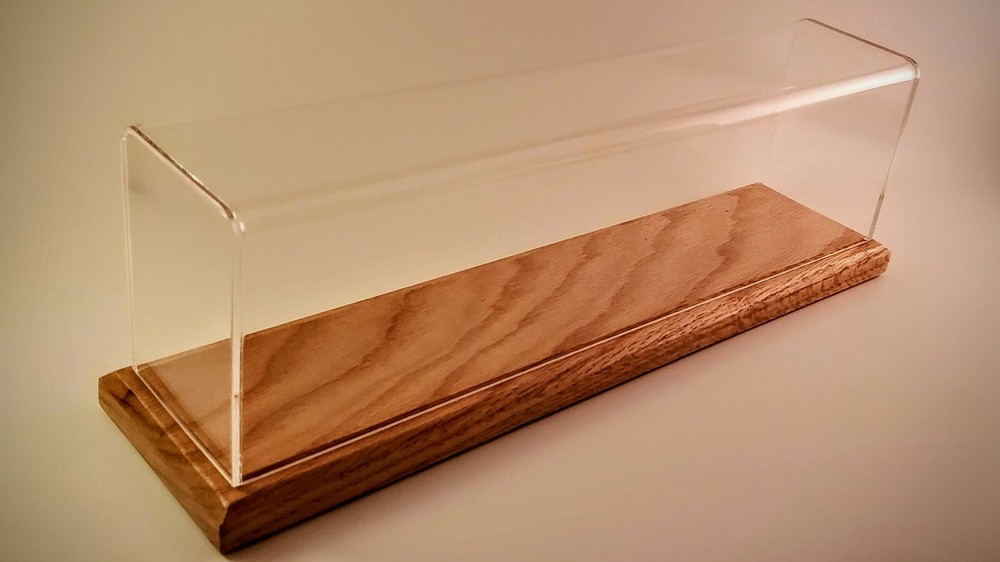 24" O Scale Model Train Display Case, Oak Base