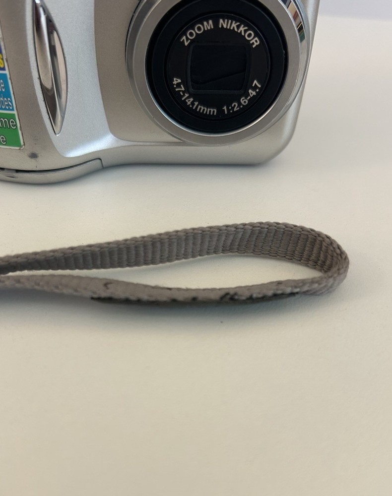 Nikon Coolpix 2100 Digital Camera Silver Tested Working