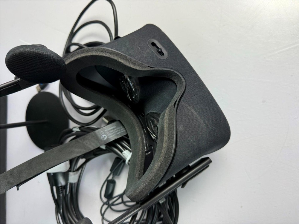 Oculus Rift CV1 VR Headset with Sensor, Cables & Box (No Controllers)